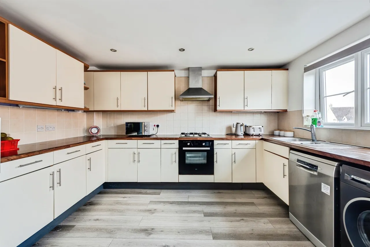 Fitkin Court, Swindon, SN25, photo 6