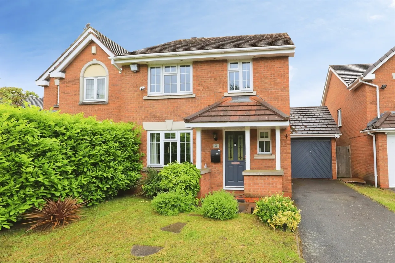 4 bed house for sale — Cameo Drive, Stourbridge