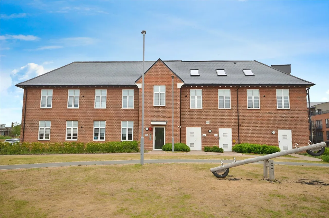 Spitfire Approach, Hornchurch, RM12, photo 14