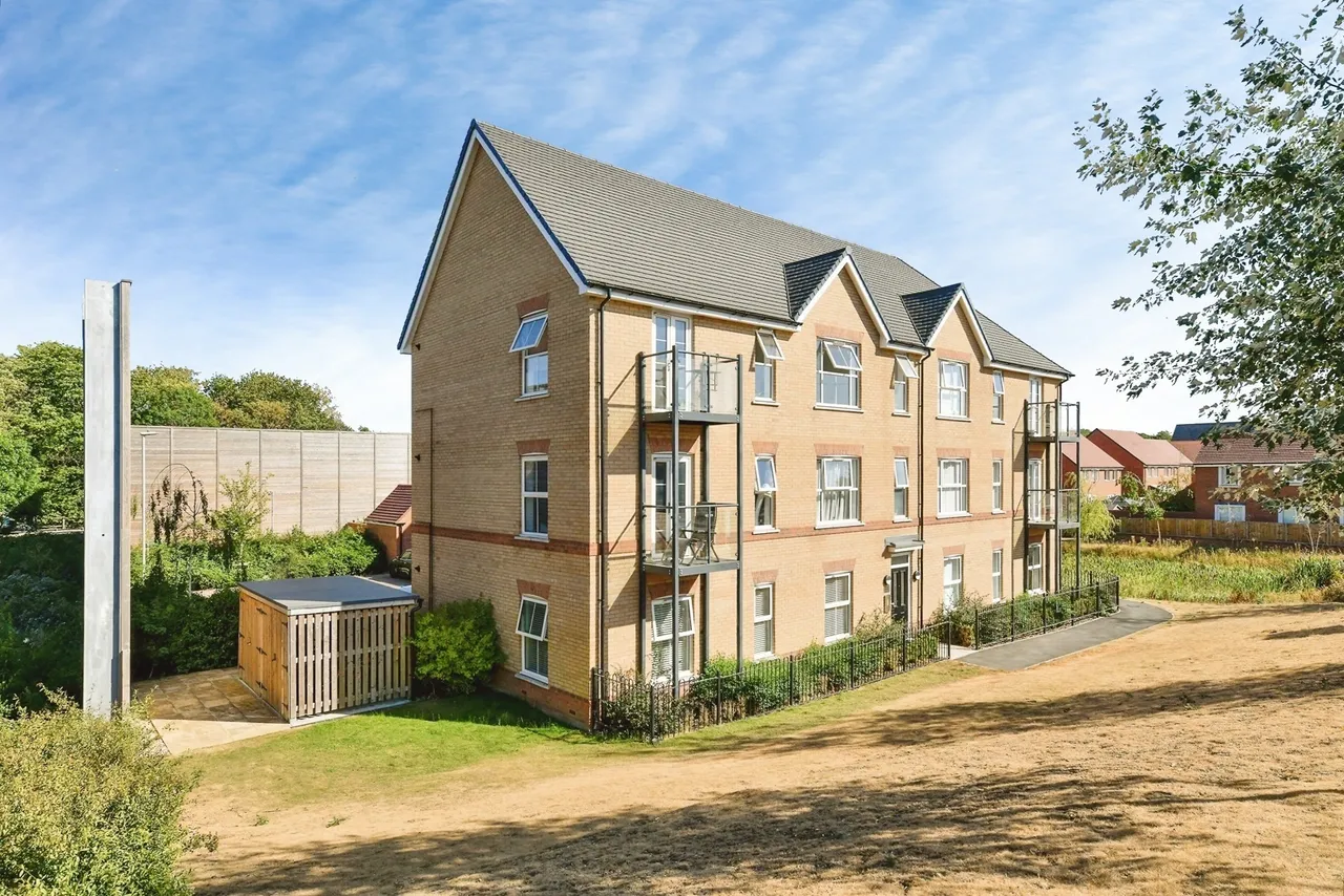 2 bed flat for sale — Porthcawl Close, Stevenage, Hertfordshire, SG1