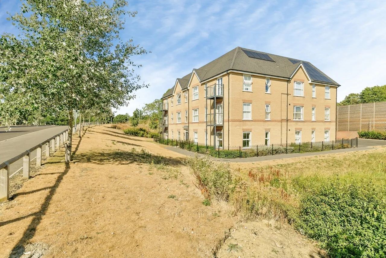 Porthcawl Close, Stevenage, Hertfordshire, SG1, photo 16