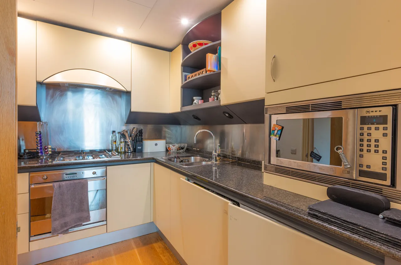 55 Eaton House, 38 Westferry Circus, London, photo 4