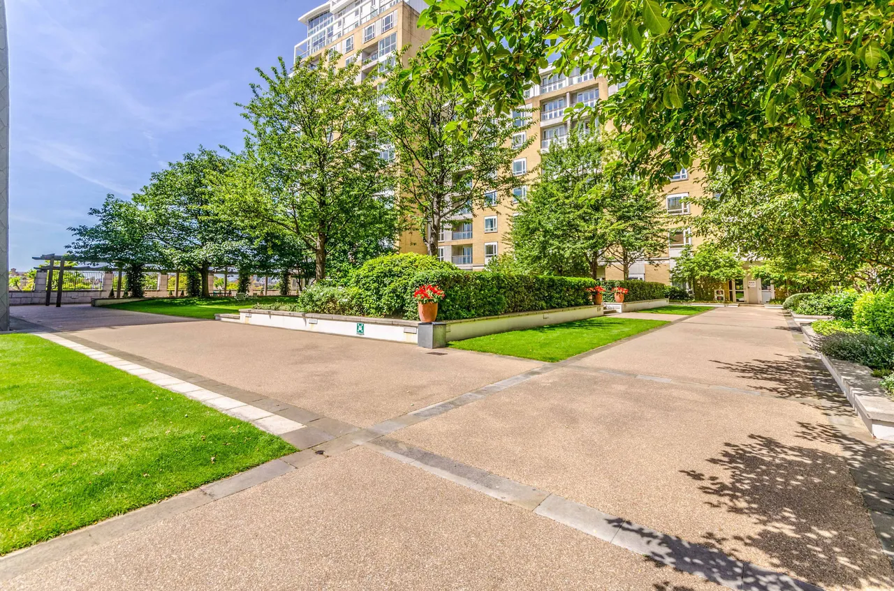 55 Eaton House, 38 Westferry Circus, London, photo 2