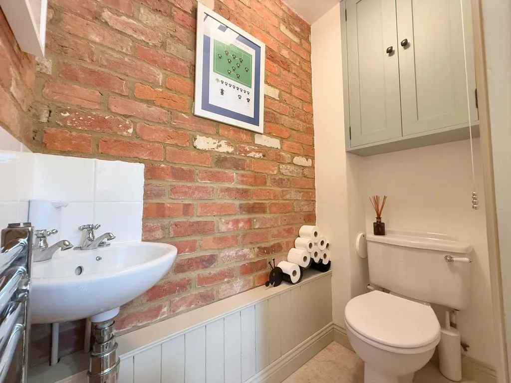 Cublington Road, Aston Abbotts, HP22, photo 13