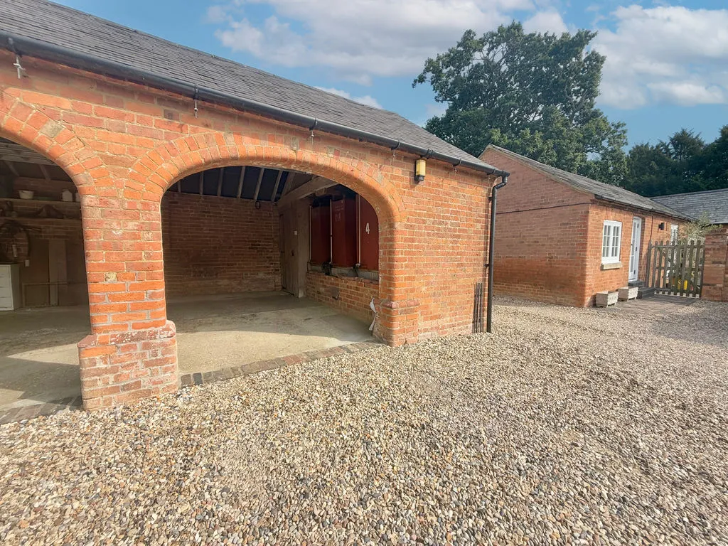 Cublington Road, Aston Abbotts, HP22, photo 19