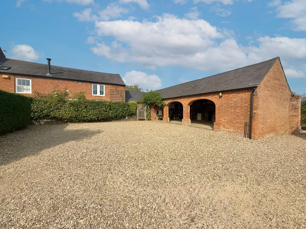 Cublington Road, Aston Abbotts, HP22, photo 18