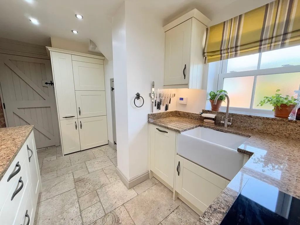 Cublington Road, Aston Abbotts, HP22, photo 12