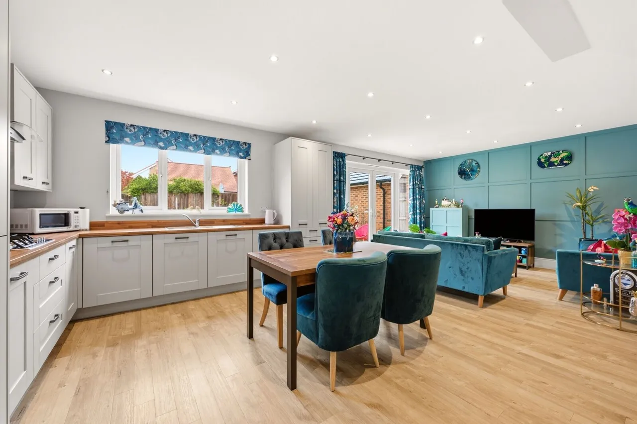 4 bed house for sale, Magpie Meadows, Caddington, LU1
