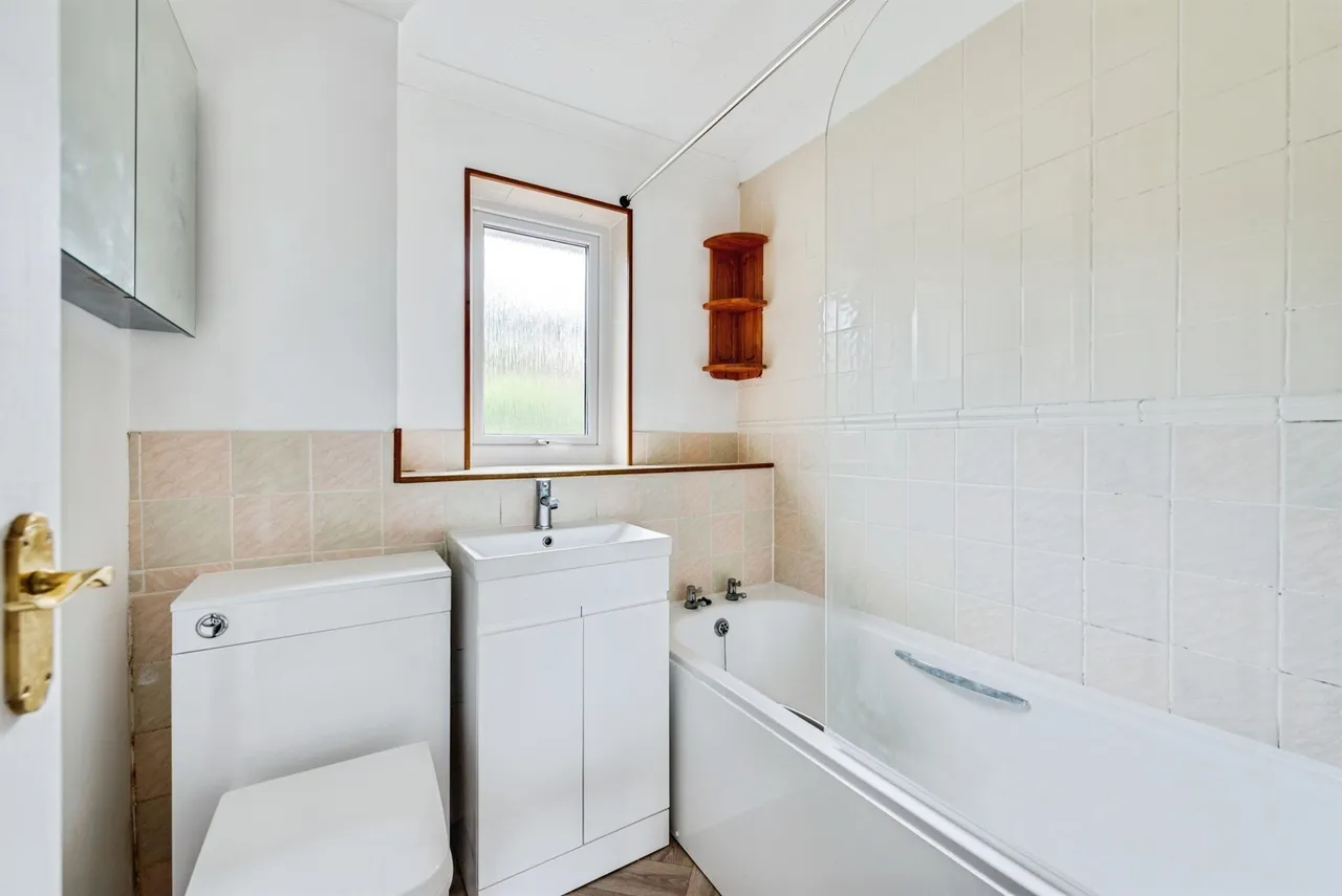 Chives Way, Swindon, SN2, photo 10