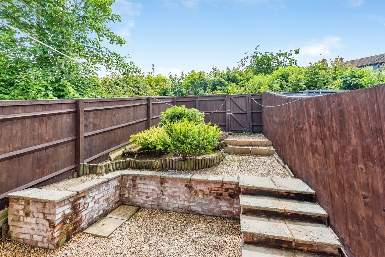 Chives Way, Swindon, SN2, photo 3