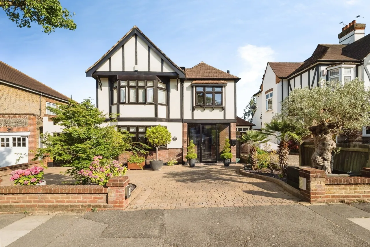 5 bed house for sale — Princes Avenue, Woodford Green, IG8