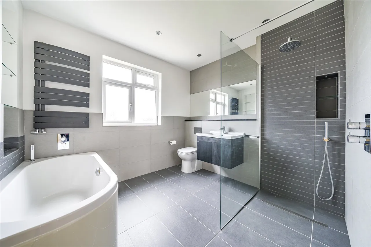 Malthouse Drive, Hanworth, TW13 6RN, photo 7