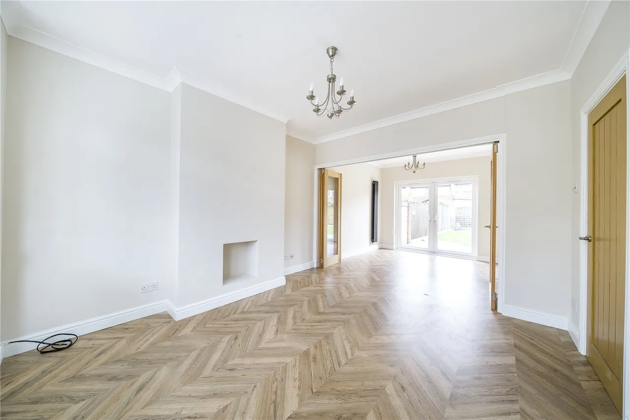 Malthouse Drive, Hanworth, TW13 6RN, photo 4