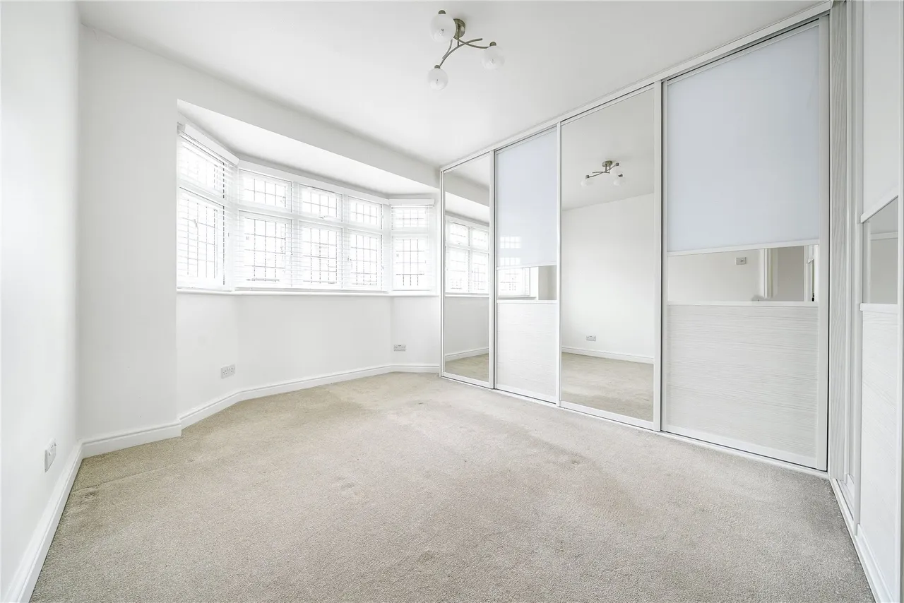 Malthouse Drive, Hanworth, TW13 6RN, photo 5