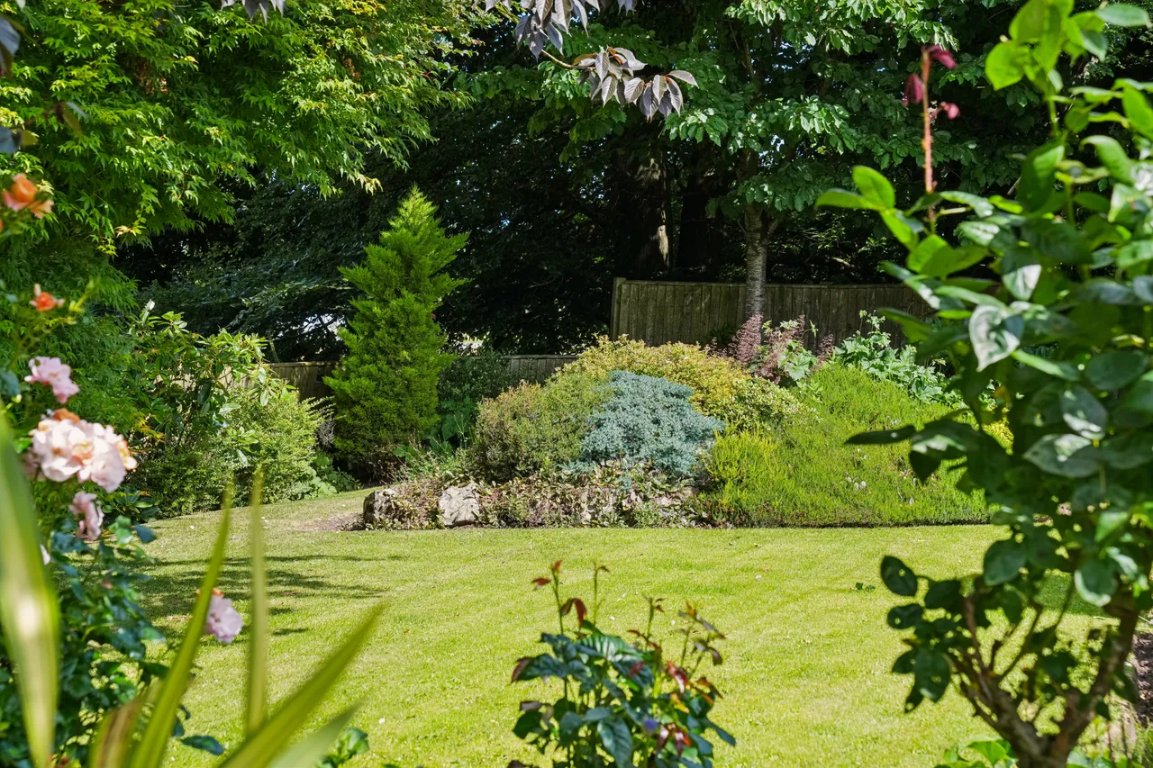 Glasgow Road, Eaglesham, G76, photo 43
