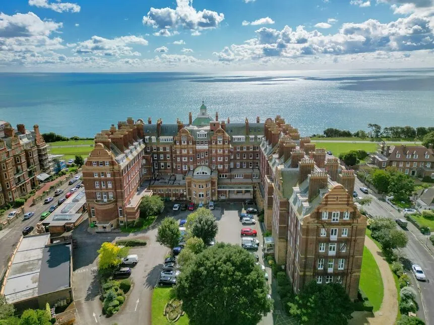 3 bed flat for sale — The Leas, Folkestone, Kent, CT20