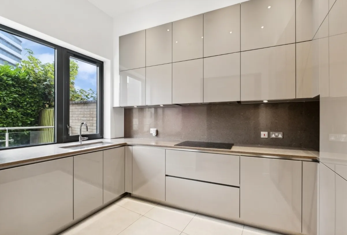 Gunnersbury Mews, London, W4, photo 2