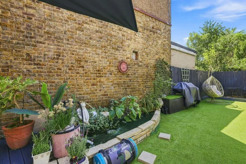 North Countess Road, London, E17, photo 20
