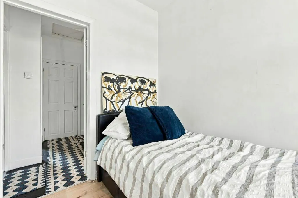 North Countess Road, London, E17, photo 15