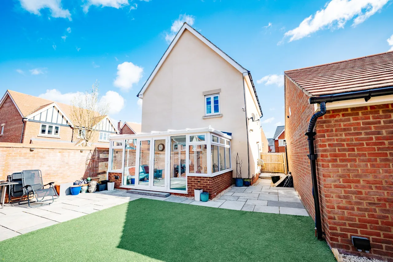 Cameron Crescent, Bedford, photo 13