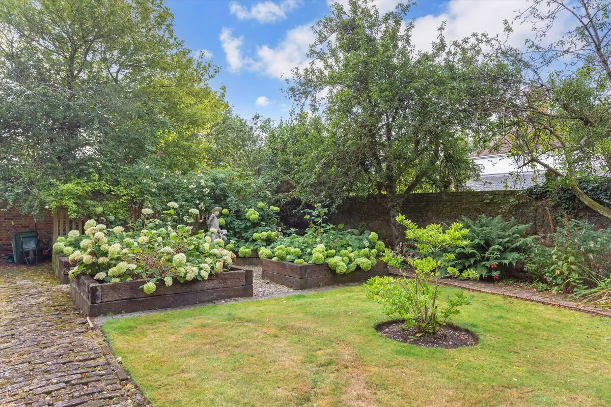 Middle Hill, Egham, TW20, photo 31