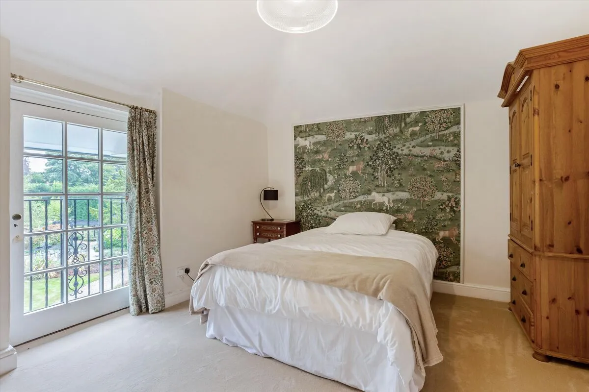 Middle Hill, Egham, TW20, photo 21