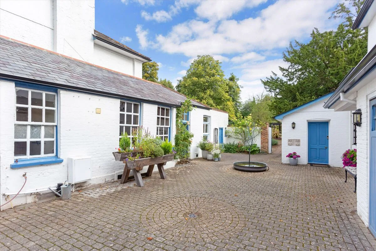 Middle Hill, Egham, TW20, photo 29