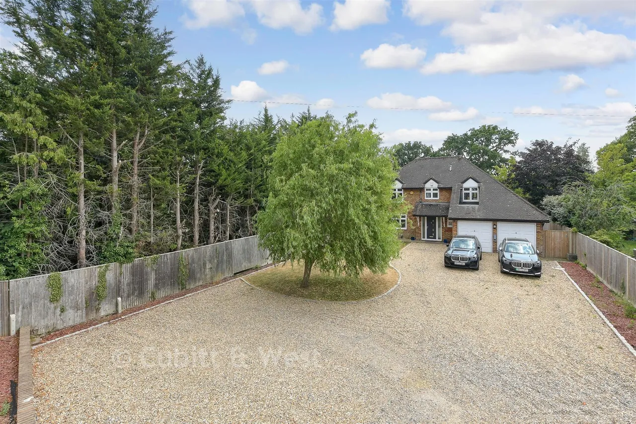 4 bed house for sale, Smallfield Road, Horley, RH6