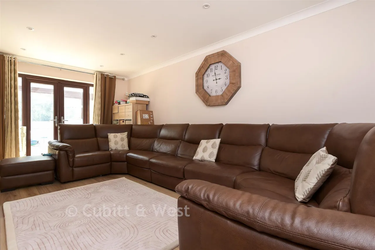 Smallfield Road, Horley, RH6, photo 4
