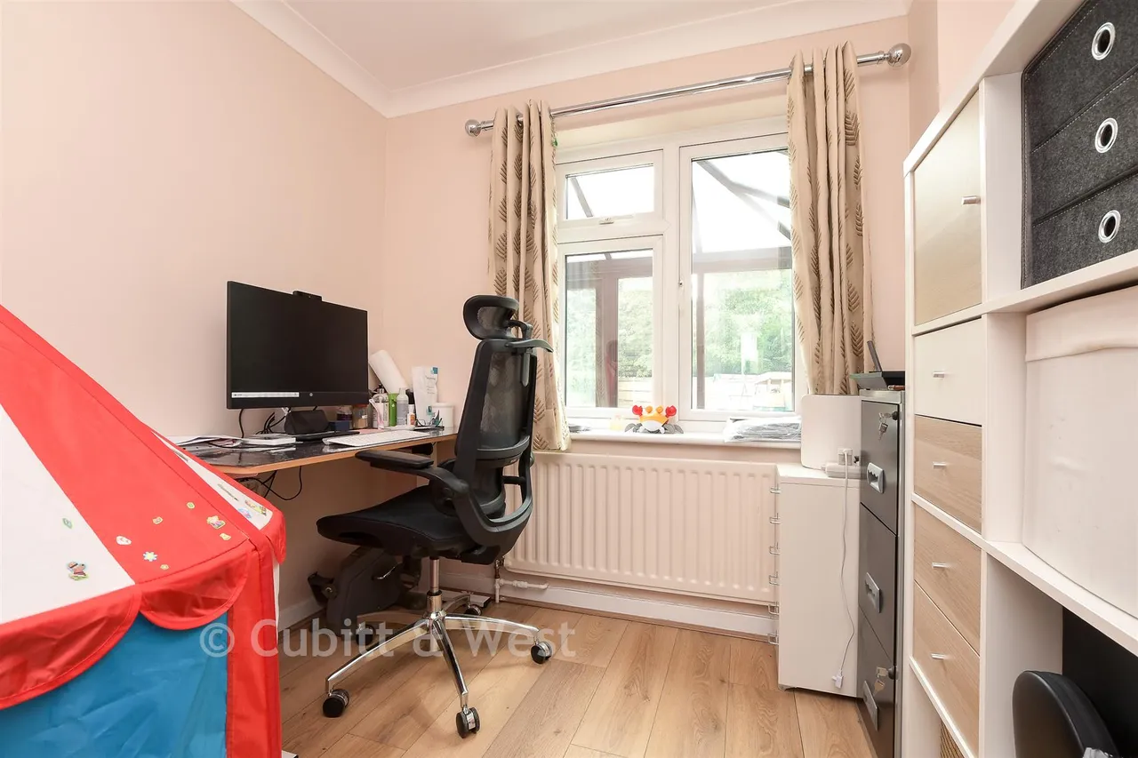 Smallfield Road, Horley, RH6, photo 6
