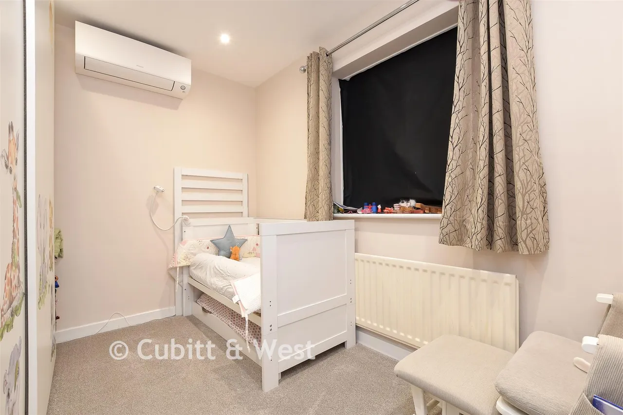 Smallfield Road, Horley, RH6, photo 13