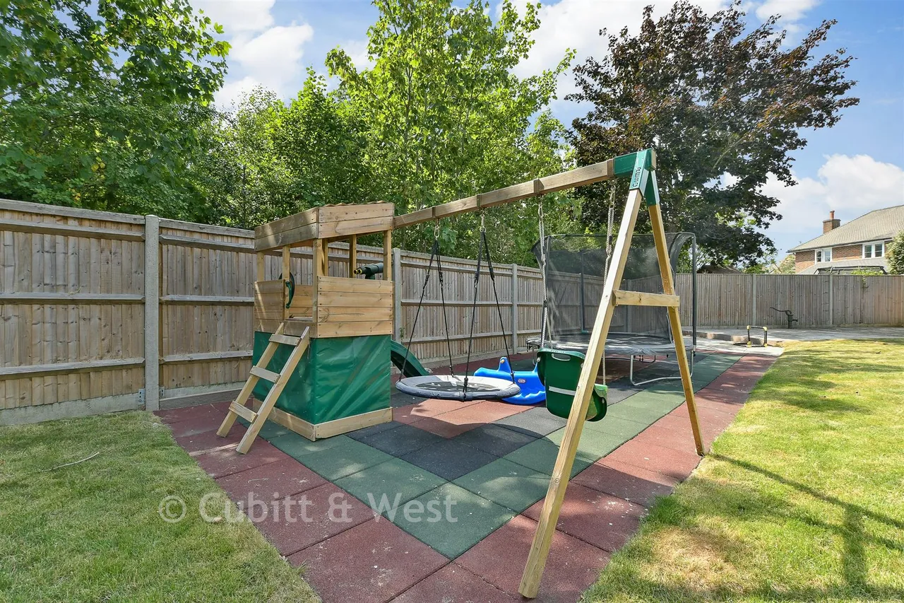 Smallfield Road, Horley, RH6, photo 15