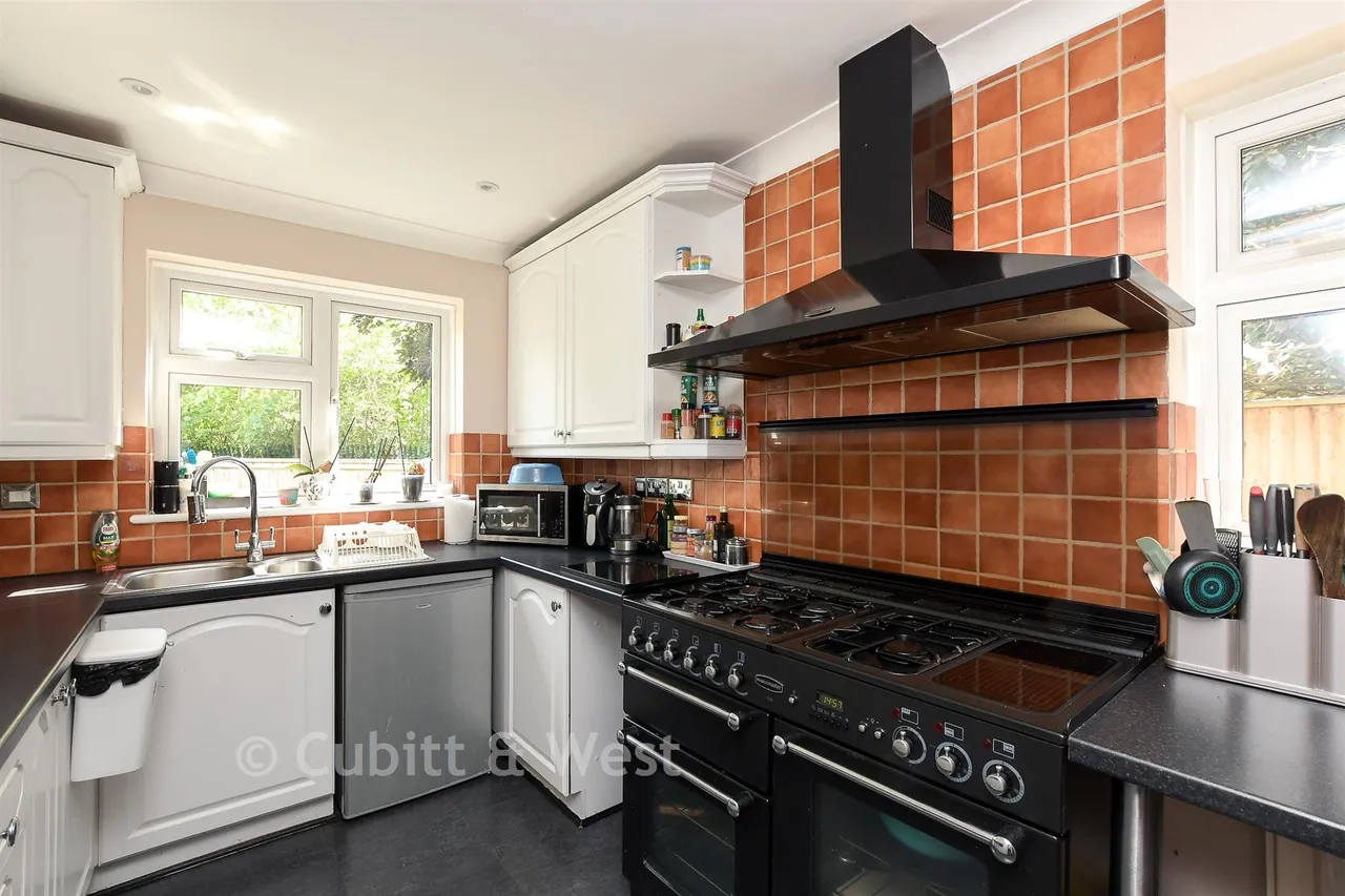Smallfield Road, Horley, RH6, photo 3