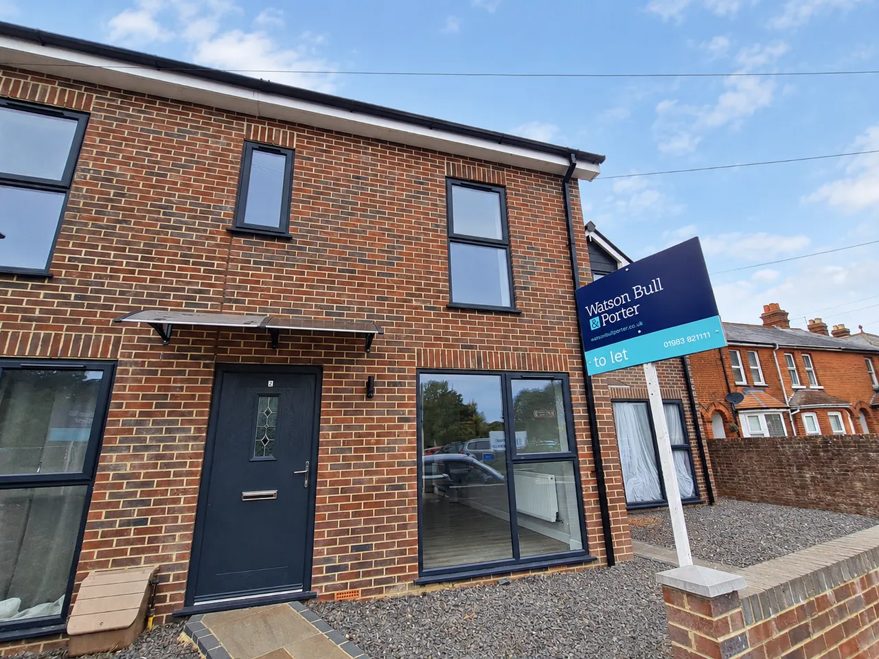 2 bed house to rent, Medina Avenue, Newport, PO30