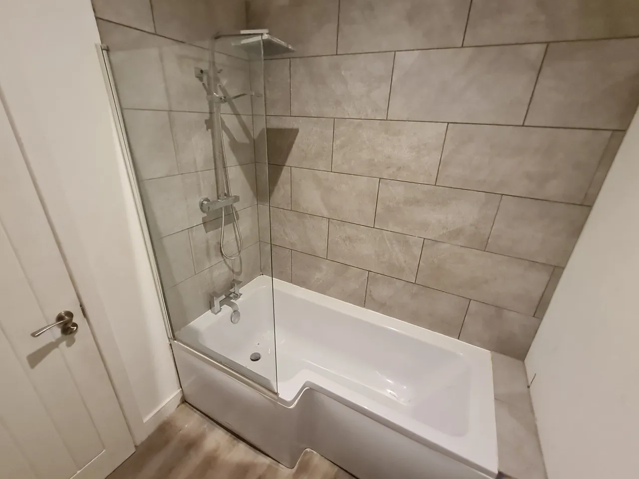 Medina Avenue, Newport, PO30, photo 12