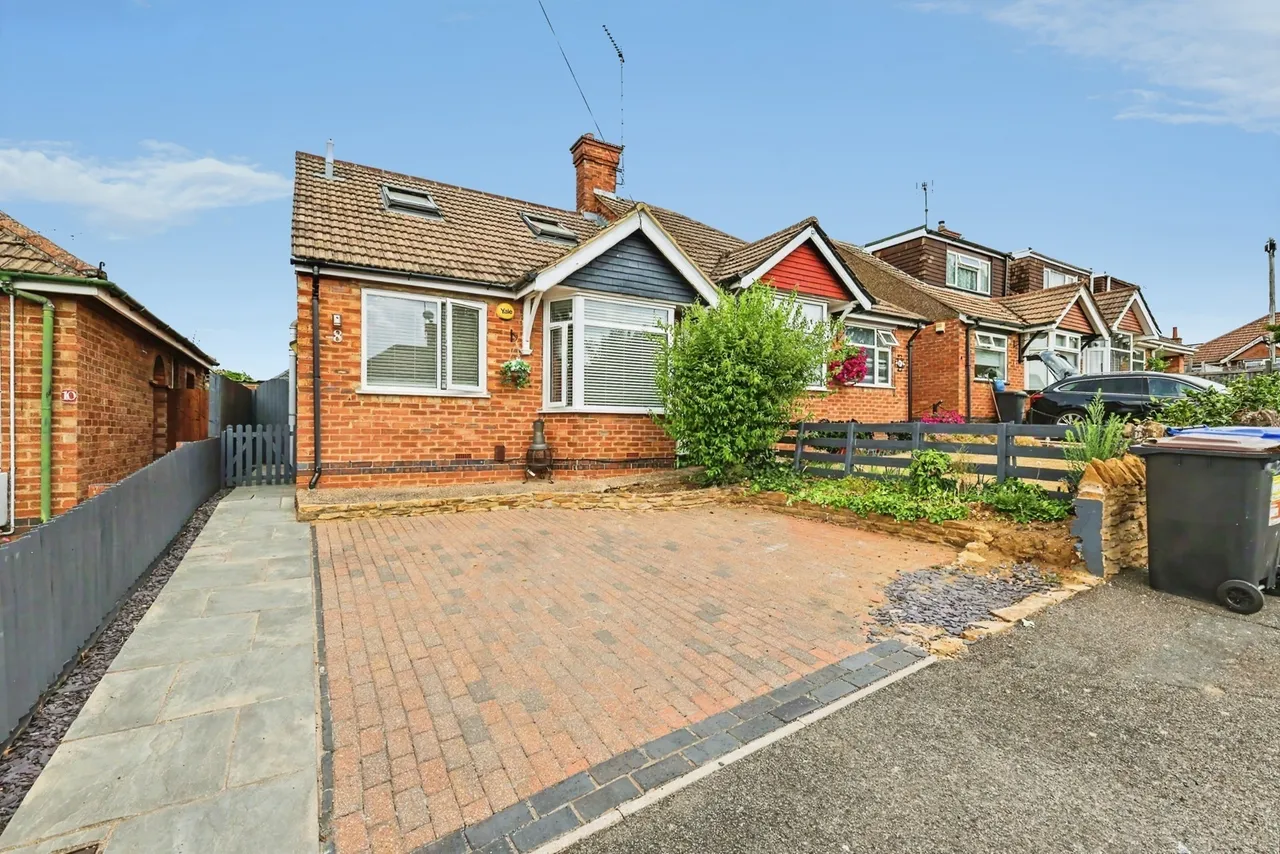 3 bed house for sale — Cameron Crescent, Northampton, Northamptonshire, NN5