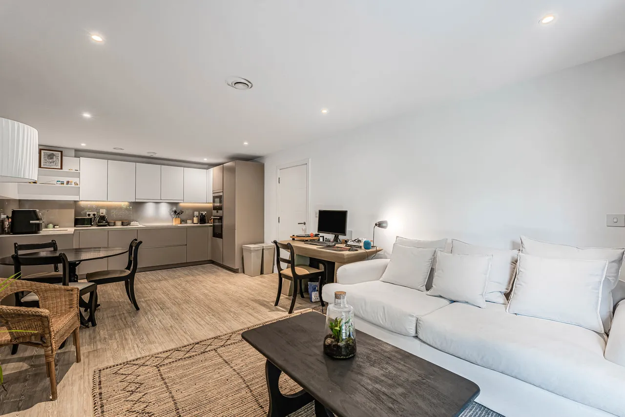 Gaumont Place, London, SW2, photo 3