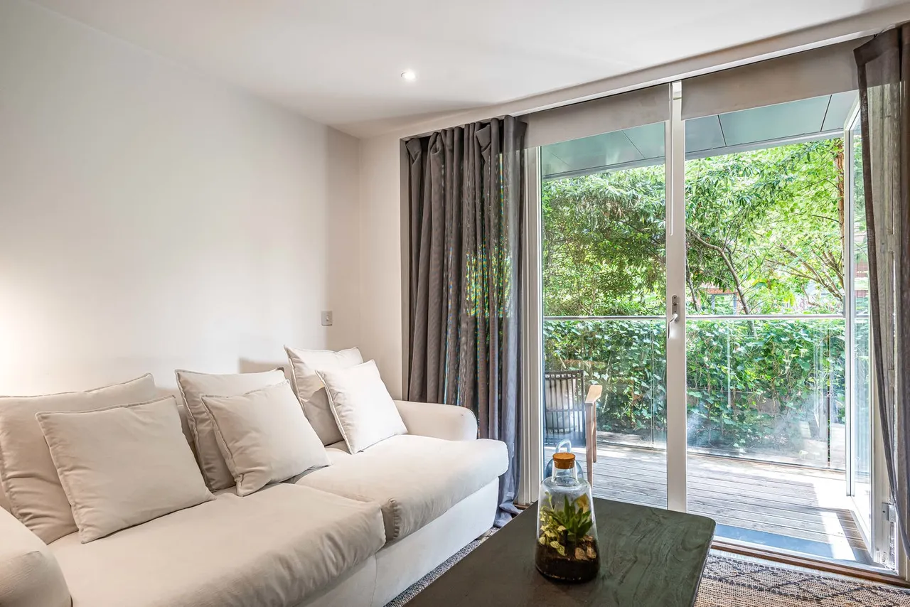 Gaumont Place, London, SW2, photo 11