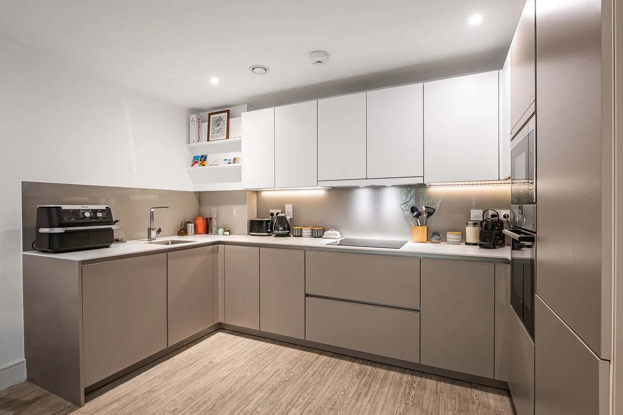 Gaumont Place, London, SW2, photo 4