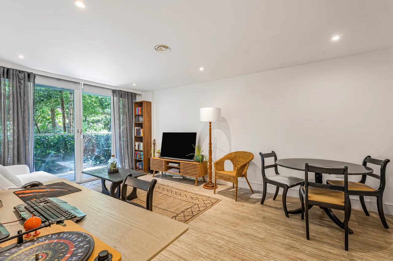 Gaumont Place, London, SW2, photo 10