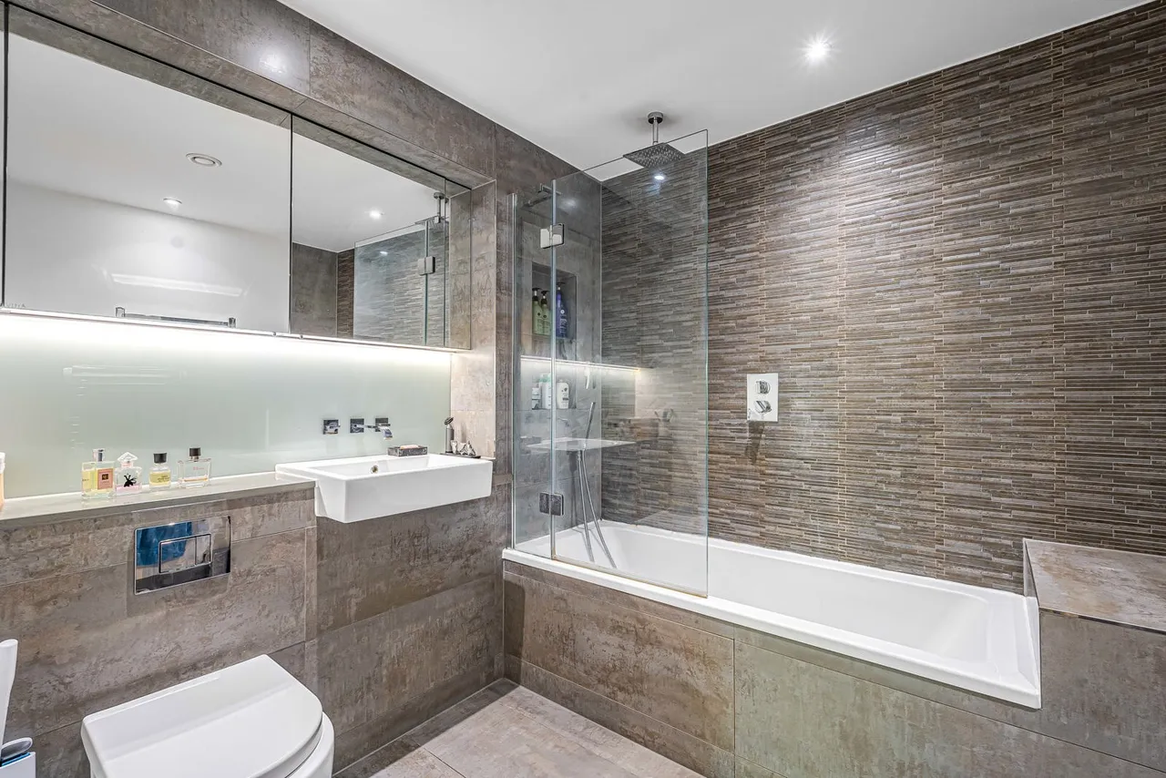 Gaumont Place, London, SW2, photo 9