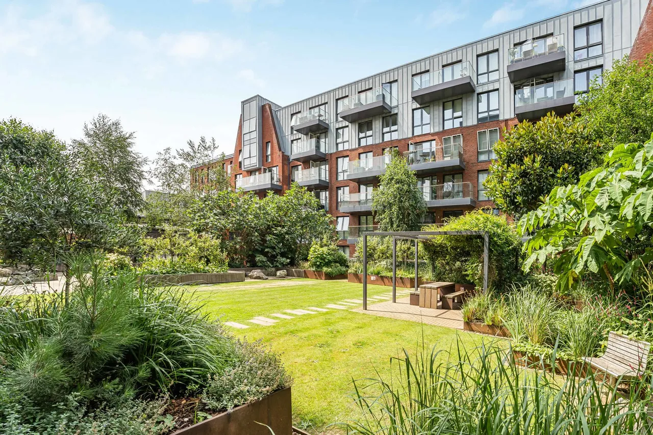 Gaumont Place, London, SW2, photo 17