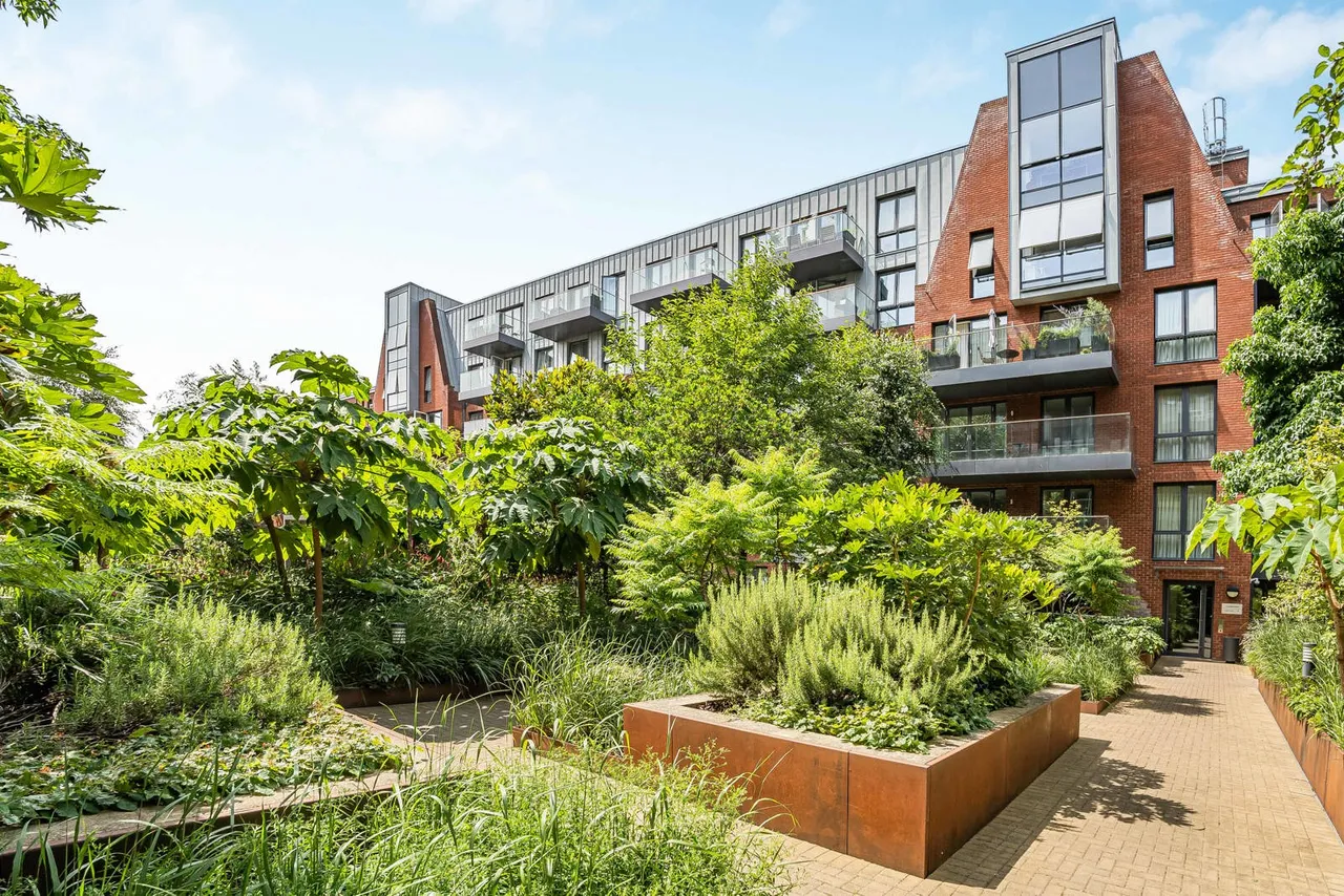 Gaumont Place, London, SW2, photo 16