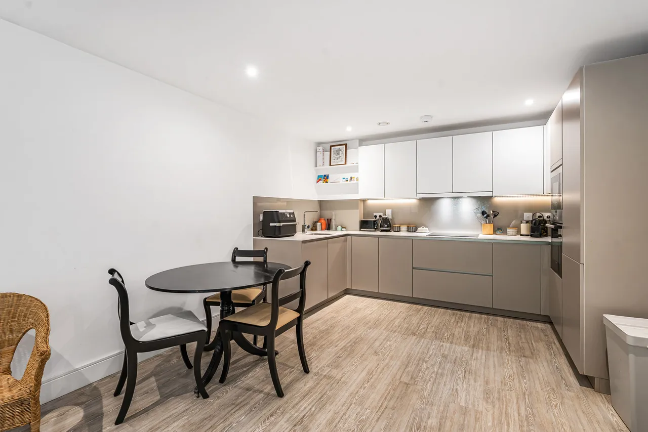 Gaumont Place, London, SW2, photo 15