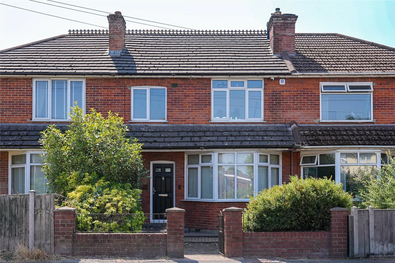 3 bed house for sale, Botley Road, North Baddesley, SO52