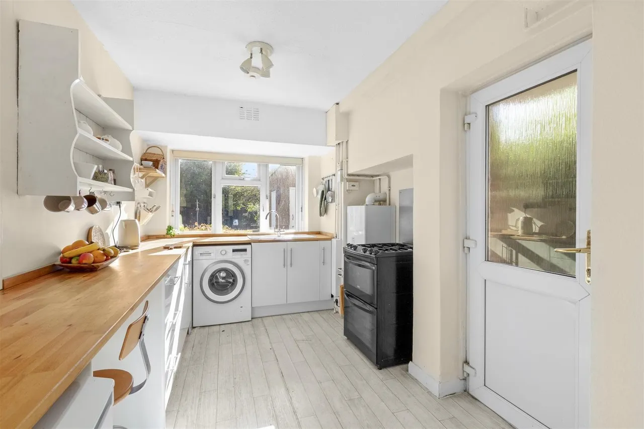 Totteridge Drive, High Wycombe, HP13, photo 8