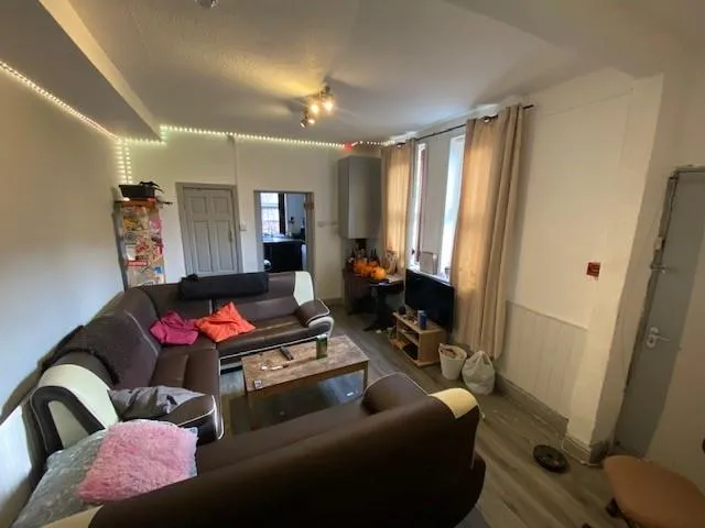Booth Avenue, Fallowfield, M14, photo 3