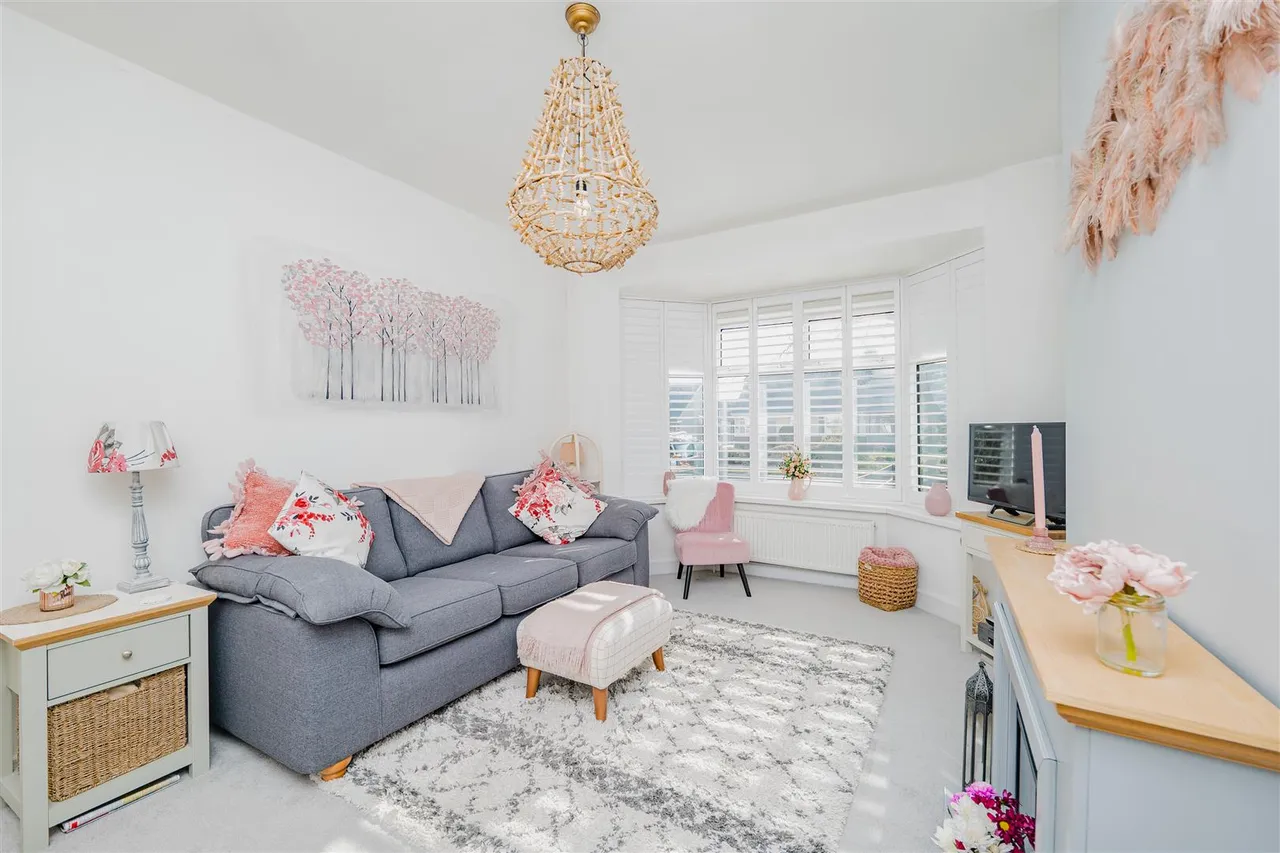 Pontypridd Road, Barry, CF62 7LS, photo 2