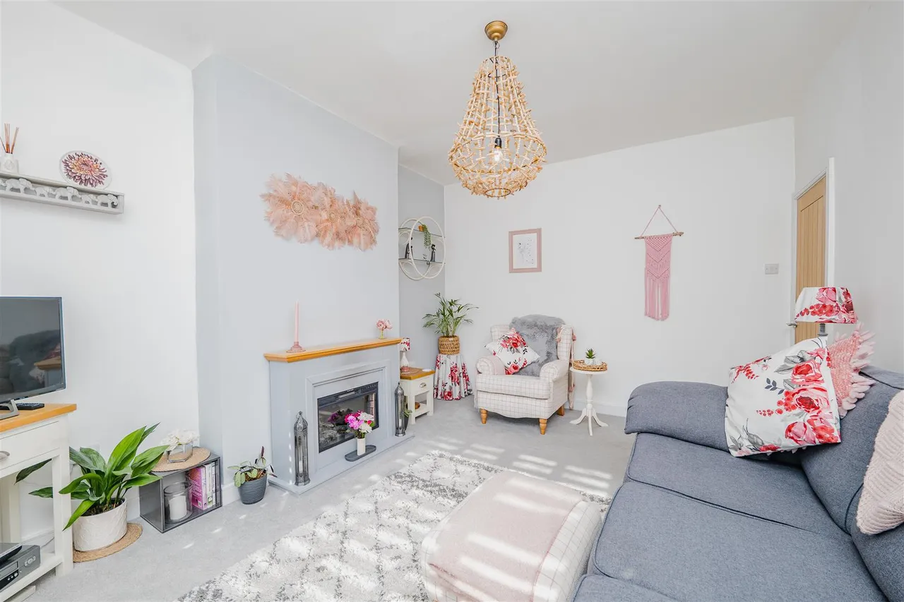 Pontypridd Road, Barry, CF62 7LS, photo 7