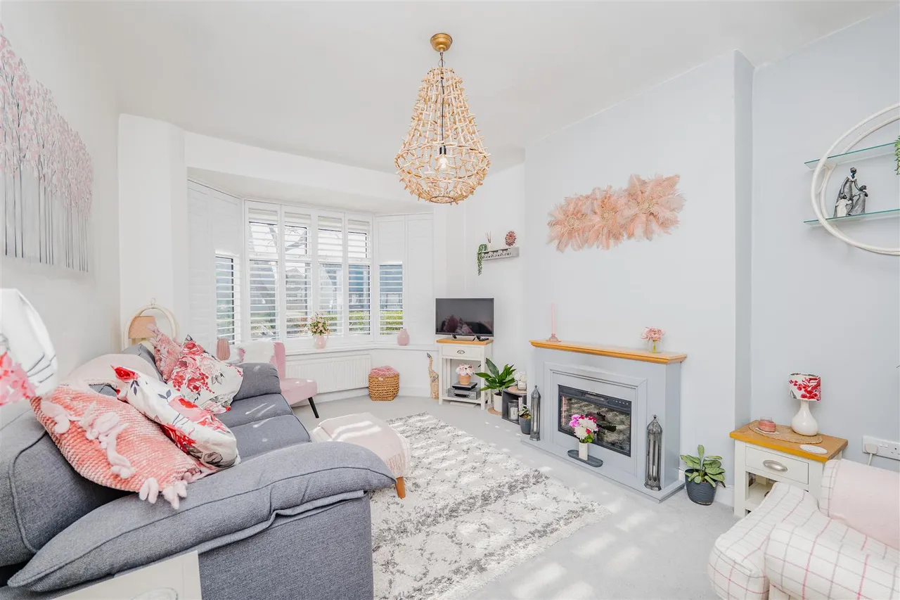 Pontypridd Road, Barry, CF62 7LS, photo 6